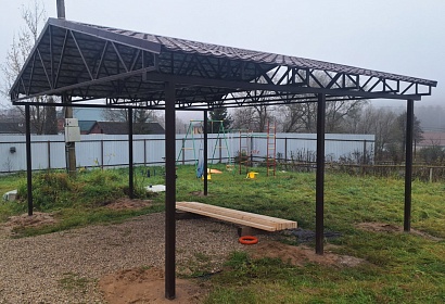 Двухскатный навес из металлочерепицы