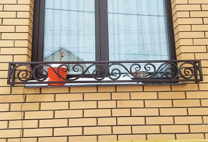 Металлические цветочницы на окна Металлические цветочницы на окна