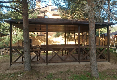 Беседка с покрытием из гибкой черепицы