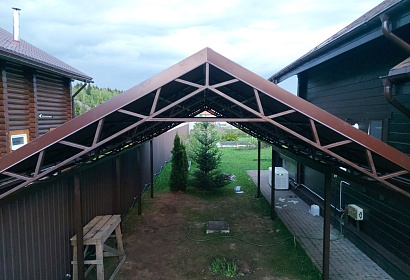 Двухскатный навес с гибкой черепицей