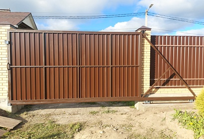 Откатные ворота с механическим открыванием