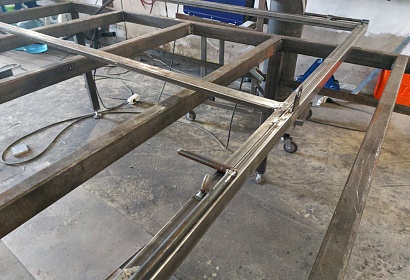 Забор из профнастила с воротами Забор из профнастила с воротами