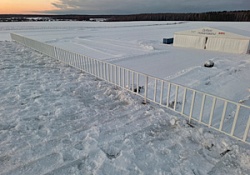 Ограждение и пожарная лестница