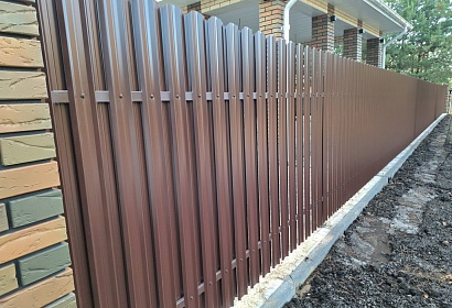 Забор с воротами и калиткой