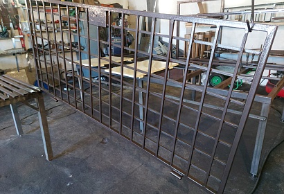 Сварная решётка и решётчатые двери Сварная решётка и решётчатые двери