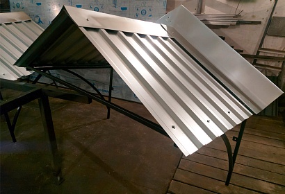 Козырьки с покрытием из профнастила