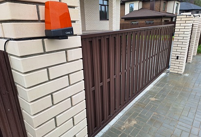 Автоматические откатные ворота с калиткой