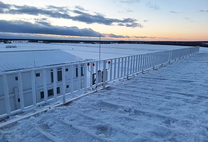 Ограждение и пожарная лестница