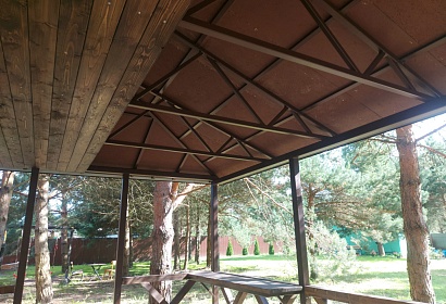 Беседка с покрытием из гибкой черепицы