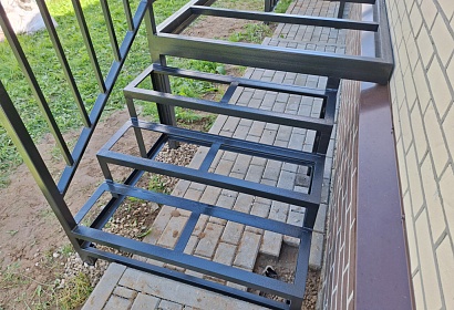 Металлический каркас для входной группы Металлический каркас для входной группы