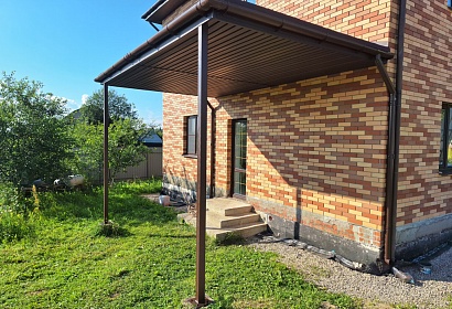 Навес с вальмовой кровлей Навес с вальмовой кровлей