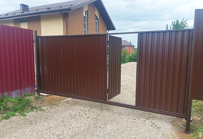 Откатные ворота с калиткой Откатные ворота с калиткой
