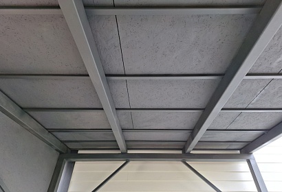 Навес с комбинированной кровлей