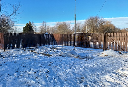 Забор с воротами из металлоштакетника