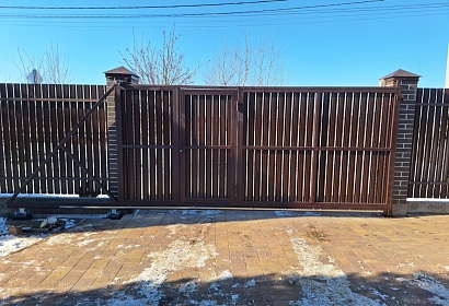 Откатные ворота из евроштакетника Откатные ворота из евроштакетника