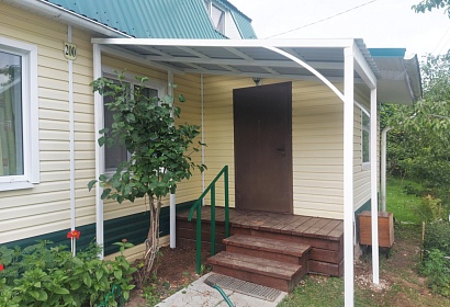 Козырёк над входом в дом Козырёк над входом в дом