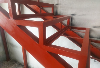 Металлический каркас лестницы на второй этаж