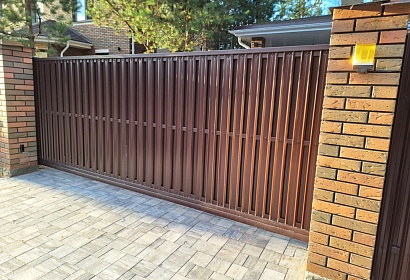 Забор с воротами и калиткой