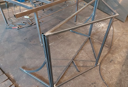 Козырьки с покрытием из профнастила