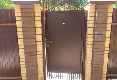 Металлическая калитка