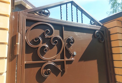 Металлическая калитка