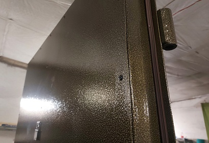 Сварная дверь в квартиру из металла