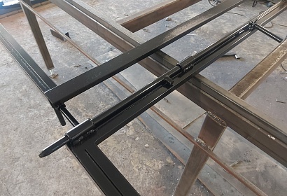 Забор из профнастила с воротами Забор из профнастила с воротами