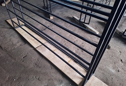 Металлический стеллаж в магазин