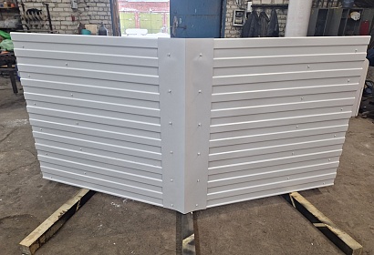 Сварной металлический козырёк с декором