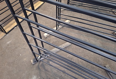 Металлический стеллаж в магазин