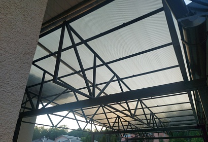 Односкатный навес из поликарбоната