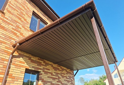 Навес с вальмовой кровлей Навес с вальмовой кровлей