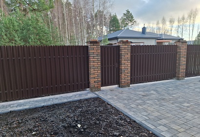 Забор с воротами и калиткой