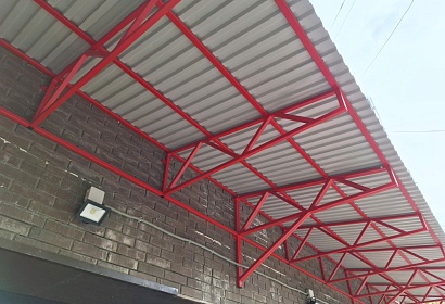 Большой козырёк с покрытием профлист Большой козырёк с покрытием профлист