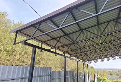 Односкатный навес с примыканием к дому Односкатный навес с примыканием к дому