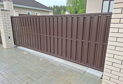 Автоматические откатные ворота с калиткой