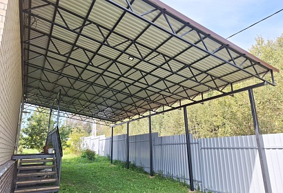 Односкатный навес с примыканием к дому
