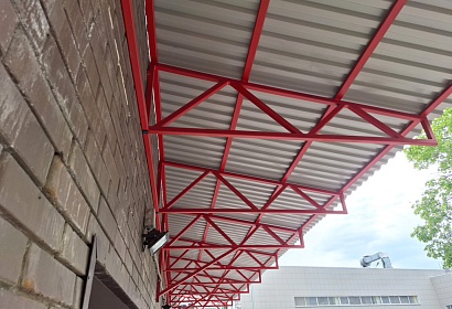 Большой козырёк с покрытием профлист Большой козырёк с покрытием профлист