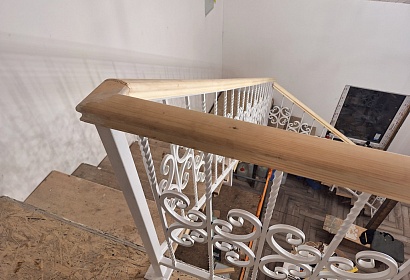 Сварные перила из металла с декором Сварные перила из металла с декором