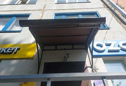 Козырёк с покрытием мягкой кровлей Козырёк с покрытием мягкой кровлей