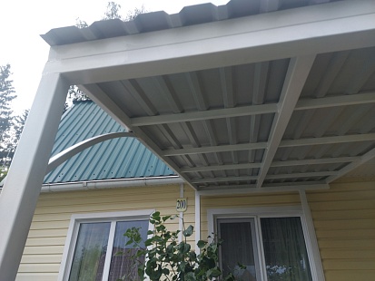 Козырёк над Крыльцом