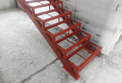 Металлический каркас лестницы на второй этаж