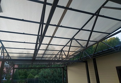 Односкатный навес из поликарбоната