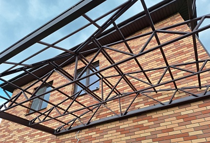 Навес с вальмовой кровлей Навес с вальмовой кровлей