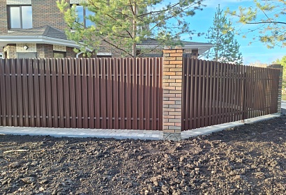 Забор с воротами и калиткой