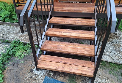 Входная группа с обшивкой деревом Входная группа с обшивкой деревом