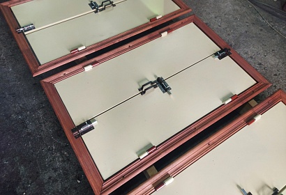 Ставни с деревянными наличниками