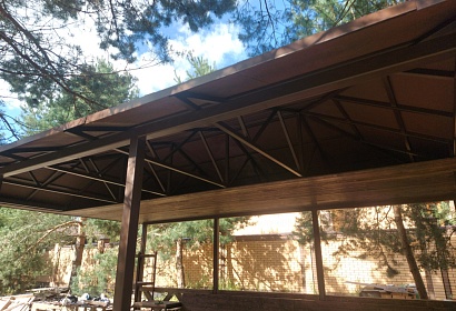 Беседка с покрытием из гибкой черепицы