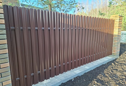 Забор с воротами и калиткой