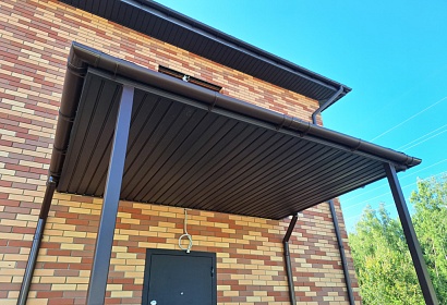 Навес с вальмовой кровлей Навес с вальмовой кровлей